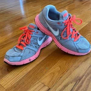 Nike Tennis Shoes size 9